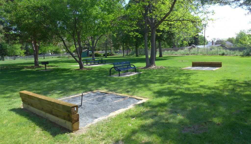 Applewood-Park-horseshoe-pits